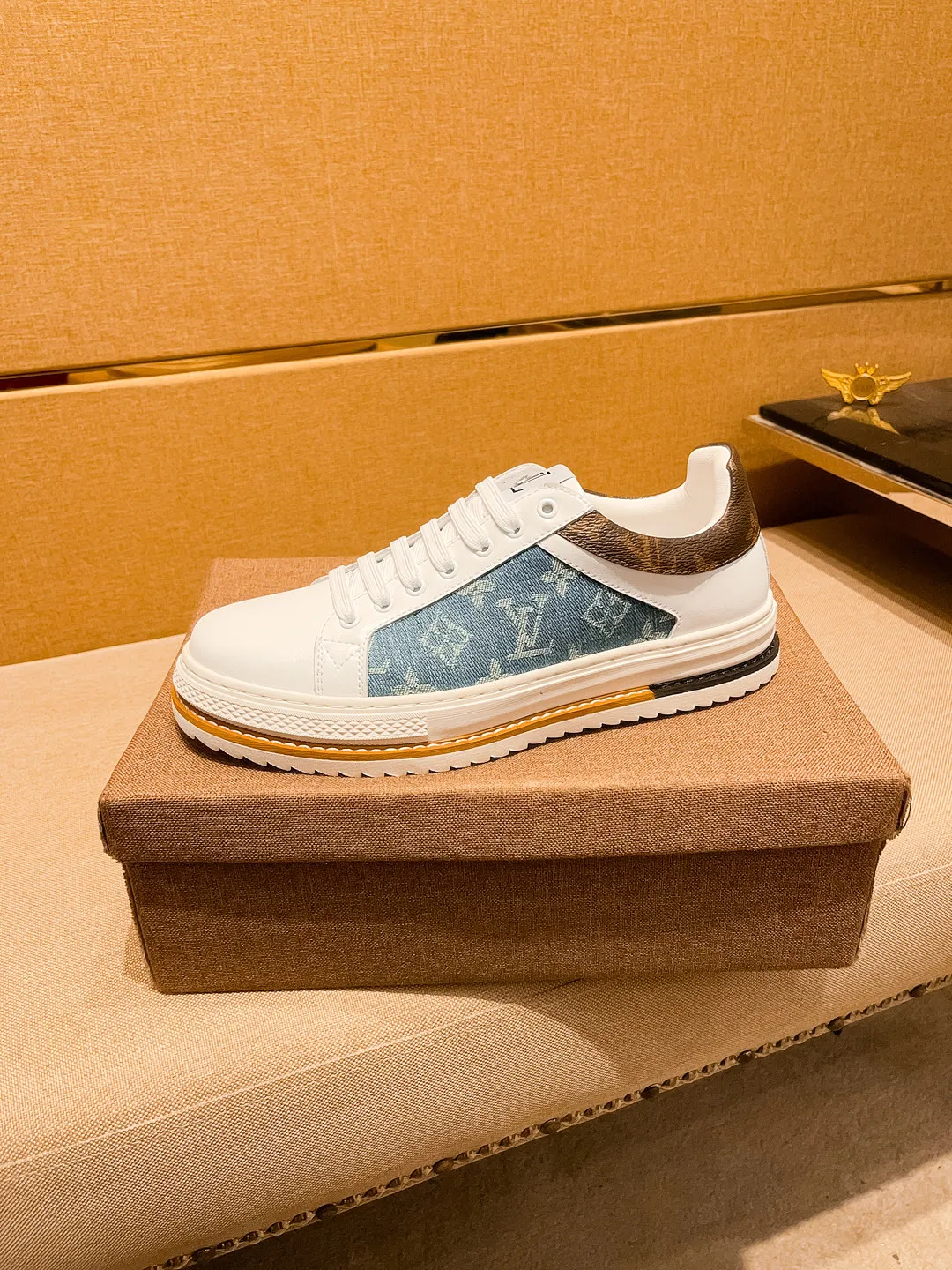 🚘🚘Factory batch 420💰[LV]🔥Louis Vuitton, a high-end men's shoe brand, official website 1:1 latest masterpiece: the upper is made of first-layer cowhide imported from Italy with a comfortable and breathable lining➕original non-slip and wear-resistant outsole🔥, making walking more convenient and comfortable! An exclusive new model, a stunning work, a beautiful 1:1 replica [color] compared to the official quality! Create a fashionable personality to set off your uniqueness! A must-have for trendy men! Classic🔥Size: 38-44 Color: Lee🔥 1⃣️color available🔥.